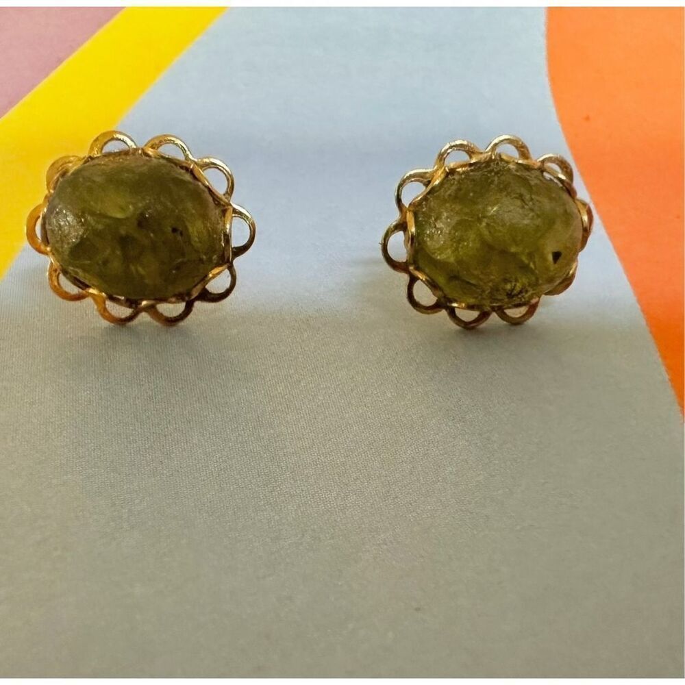 💛 Vintage Pressed Amber Stud Earrings in Gold-Tone Setting